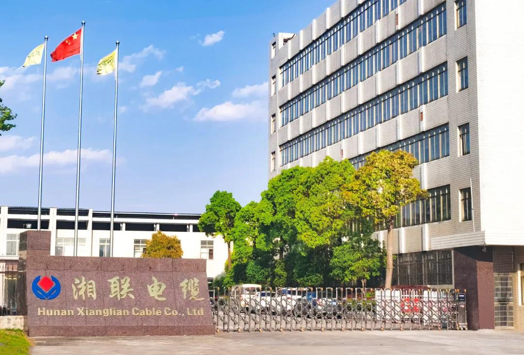 今日小雪，用一組湘聯(lián)小伙伴拍攝的美照來(lái)迎接廠區(qū)的冬天！